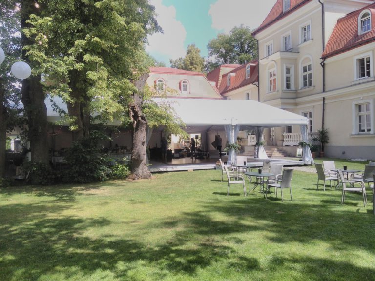 Namiot łukowy Dwór Sieraków wynajem namiotów nowy sącz
